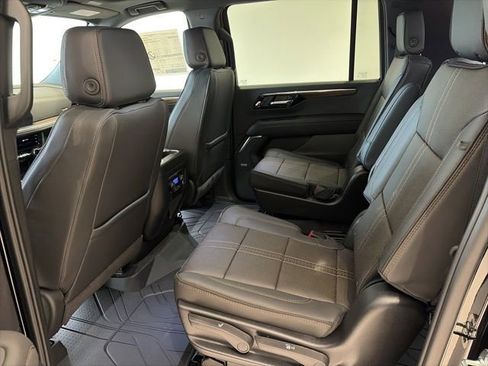 New 2026 Chevrolet Suburban High Country image 14