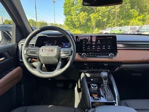 Used 2024 GMC Canyon AT4 w/ AT4 Premium Package AWD/4WD image 18
