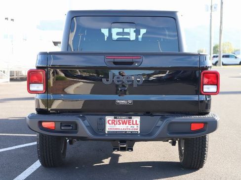 Used 2023 Jeep Gladiator Sport image 5