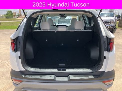 Used 2025 Hyundai Tucson SE image 17