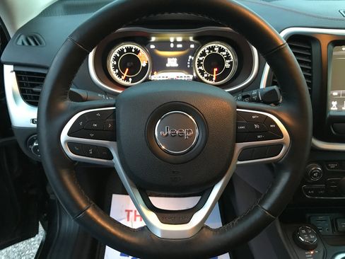 Used 2018 Jeep Cherokee Trailhawk w/ Quick Order Package 27L image 16