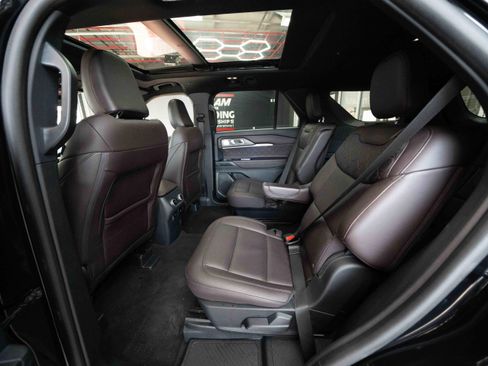 Used 2025 Ford Explorer Platinum w/ LUX Leather Package image 23