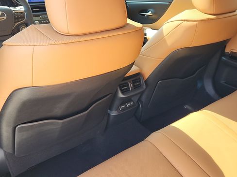 Used 2025 Lexus ES 300h w/ Premium Package image 24