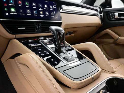 Certified 2023 Porsche Cayenne S Platinum AWD/4WD image 11
