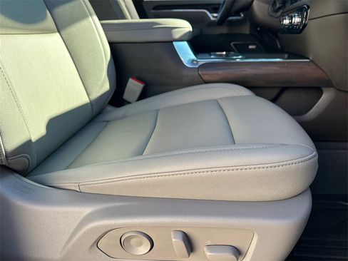 Used 2025 GMC Sierra 2500 SLT w/ SLT Premium Package image 14