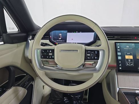 Used 2025 Land Rover Range Rover SE AWD/4WD image 14