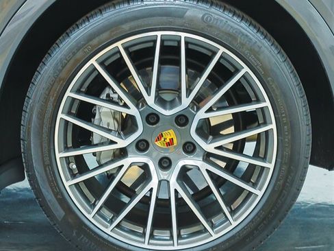 Used 2020 Porsche Cayenne Turbo AWD/4WD image 42