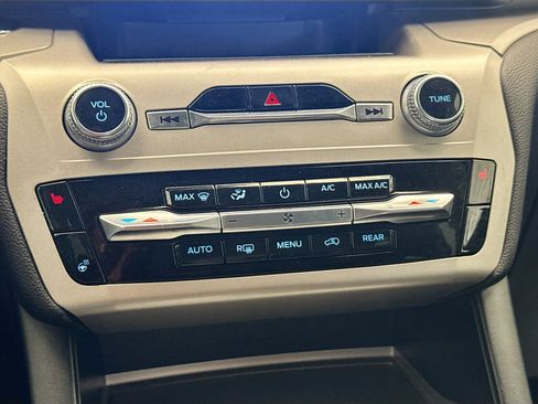 Used 2023 Ford Explorer XLT w/ Equipment Group 202A image 10