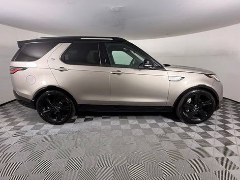 Used 2024 Land Rover Discovery Dynamic SE AWD/4WD image 6