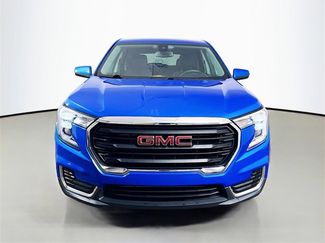 Used 2024 GMC Terrain SLE video 2