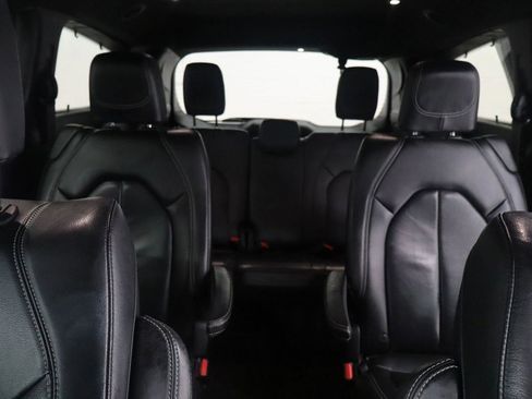 Used 2018 Chrysler Pacifica Touring-L w/ Premium Audio Group image 14