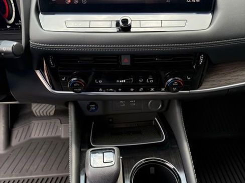 New 2026 Nissan Rogue Platinum AWD/4WD image 13