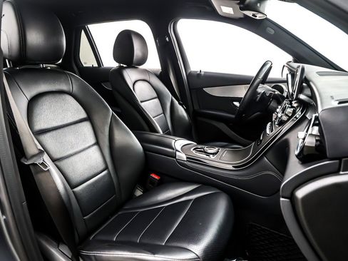 Used 2019 Mercedes-Benz GLC 300 image 7