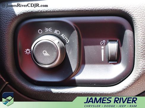 Used 2024 RAM 1500 Laramie AWD/4WD image 28
