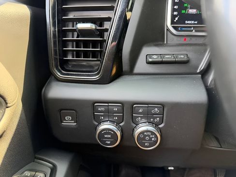 Used 2024 GMC Sierra 1500 AT4 w/ Technology Package AWD/4WD image 29