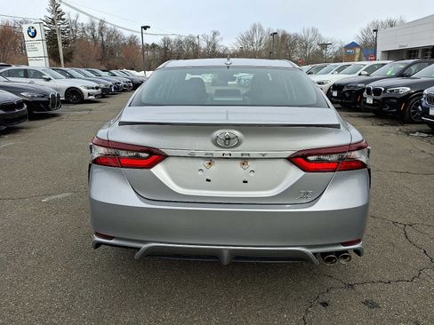 Used 2021 Toyota Camry SE image 5