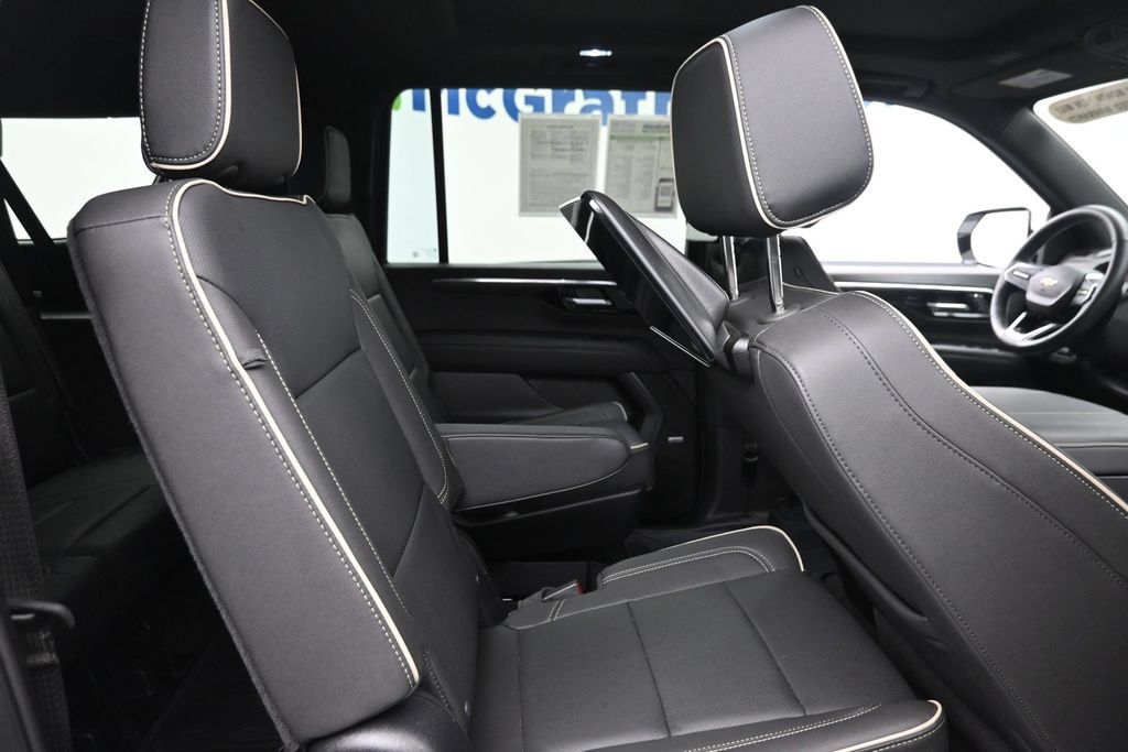 Used 2025 Chevrolet Suburban Premier AWD/4WD image 10