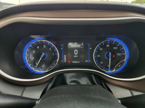 Used 2023 Chrysler Voyager LX FWD image 17