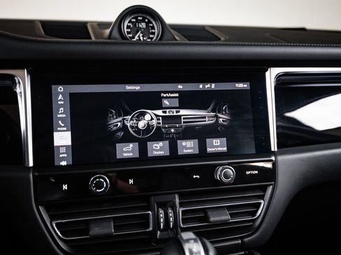Certified 2023 Porsche Macan S AWD/4WD image 18