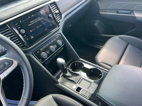 Certified 2023 Volkswagen Atlas SE w/ Black Wheel Package FWD image 27