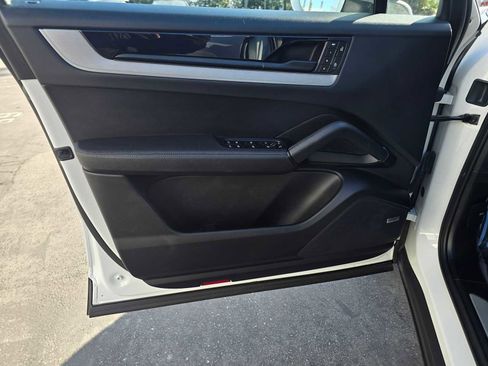 Used 2024 Porsche Cayenne image 23