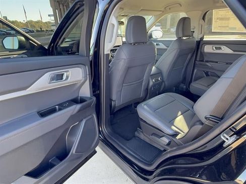 New 2026 Ford Explorer Active w/ Active Comfort Package image 9