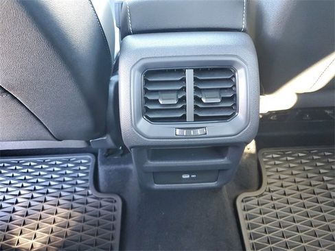 Certified 2025 Volkswagen Taos SE w/ Panoramic Sunroof Package image 14