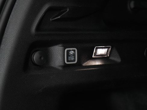 Used 2023 Jeep Grand Cherokee L Laredo image 10