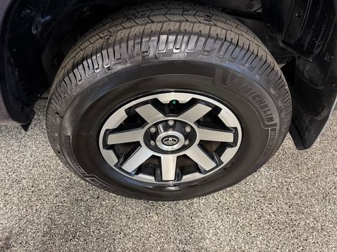 Used 2018 Toyota 4Runner TRD Off-Road Premium image 14