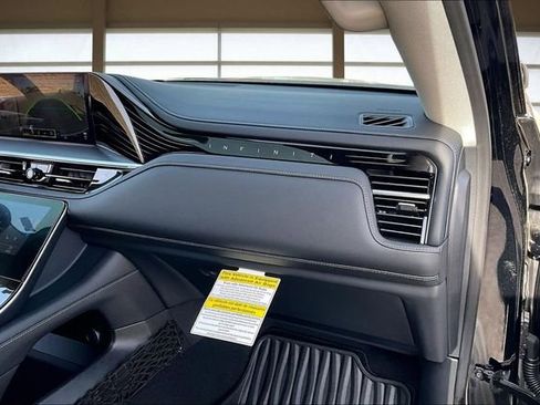 New 2026 INFINITI QX80 Luxe image 17