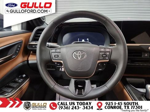 Used 2025 Toyota Crown Signia Limited image 13