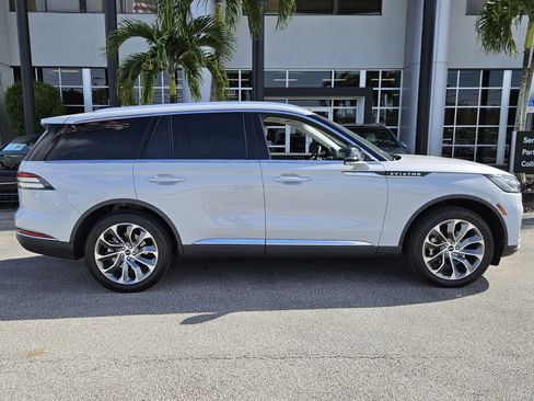 Used 2025 Lincoln Aviator Reserve image 3