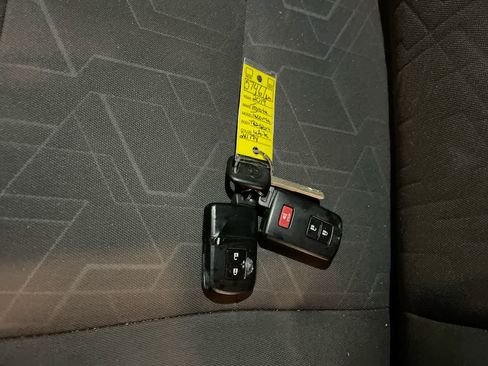 Used 2019 Toyota Tacoma TRD Sport w/ Technology Package AWD/4WD image 26