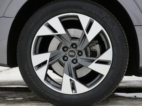 Used 2023 Audi e-tron Premium w/ Convenience Plus Package image 10