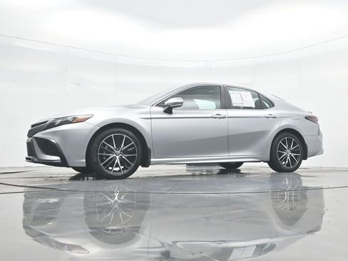 Used 2022 Toyota Camry SE FWD image 32