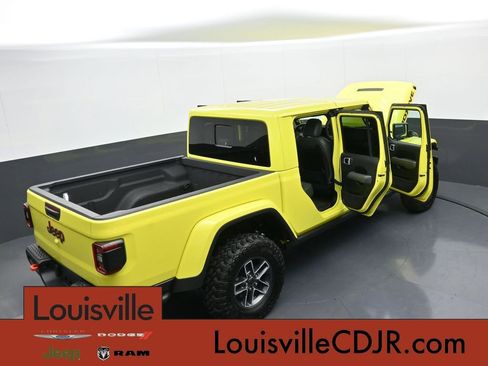 Used 2024 Jeep Gladiator Mojave AWD/4WD image 42