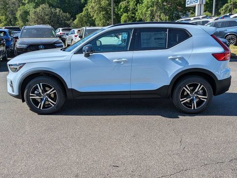 Used 2026 Volvo XC40 B5 Core AWD/4WD image 3