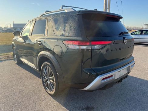 Used 2024 Nissan Pathfinder SL w/ SL Premium Package image 3