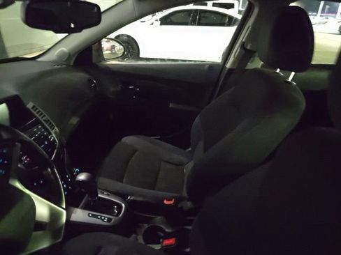 Used 2014 Chevrolet Cruze LT w/ Technology Package image 9