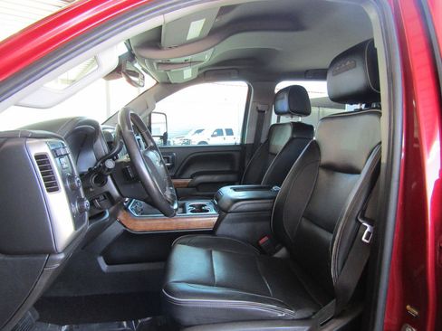 Used 2018 Chevrolet Silverado 2500 High Country w/ Duramax Plus Package AWD/4WD image 8