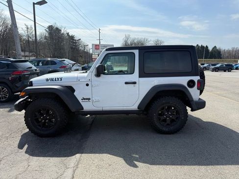 Used 2022 Jeep Wrangler Willys image 9