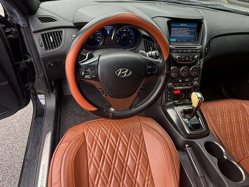 Used 2013 Hyundai Genesis 3.8 image 4