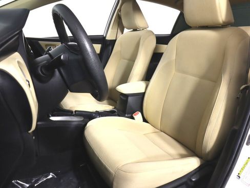 Used 2019 Toyota Corolla LE w/ Carpet Mat Package (TMS) FWD image 27
