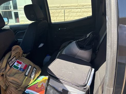 Used 2023 Chevrolet Colorado LT image 8