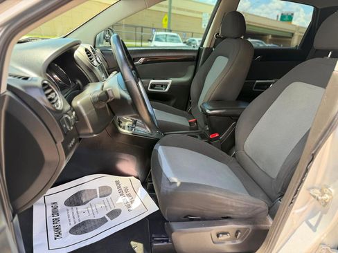 Used 2013 Chevrolet Captiva Sport LT FWD image 3