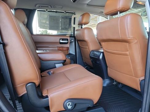 Used 2019 Toyota Sequoia Platinum w/ Preferred Accessory Package AWD/4WD image 23