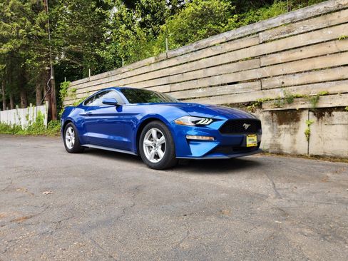 Used 2018 Ford Mustang Coupe RWD image 14