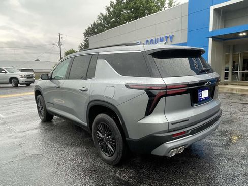 Used 2026 Chevrolet Traverse LT FWD image 5