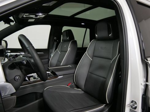 Used 2025 Cadillac Escalade Premium Luxury w/ Touring Package AWD/4WD image 13