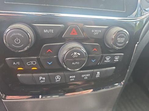 Used 2022 Jeep Grand Cherokee Laredo E RWD image 16